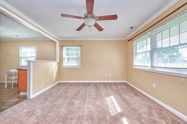 Building Photo - 2015 Kensington Dr