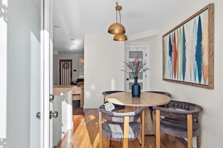 Building Photo - 125 Urell Pl NE