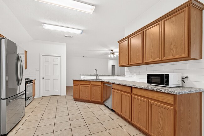 Building Photo - 10 Druids Glen Pl