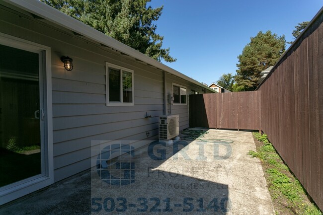 Building Photo - GPM392 - NE Everett St (T1)