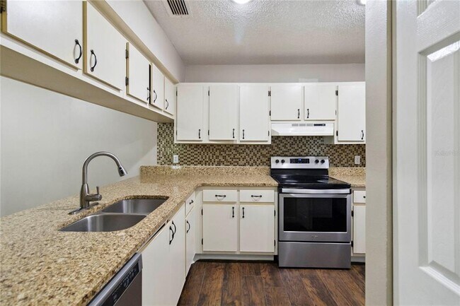 Building Photo - 662 Kenwick Cir