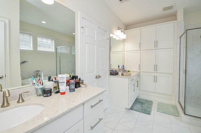 Building Photo - 18214 Lake Eagle Dr