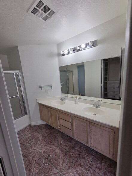 Building Photo - 5650 Ruby Creek Dr