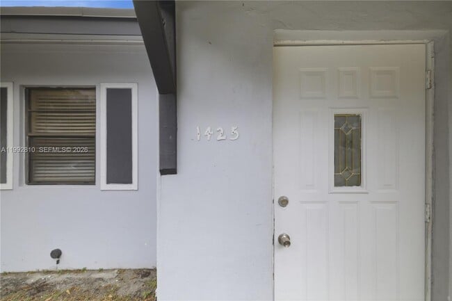 Building Photo - 1425 NW 10th Pl