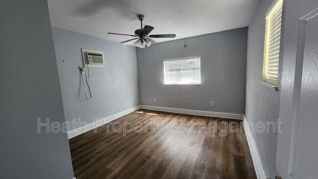 Building Photo - 2205 Calexico Way S