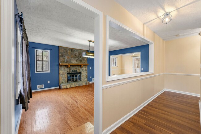 Building Photo - 249 Tony Trl SE