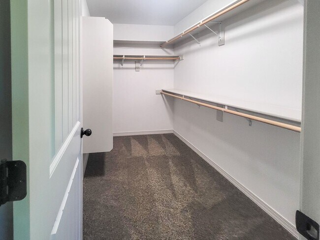 Building Photo - 407-409 Madrona Ave SE