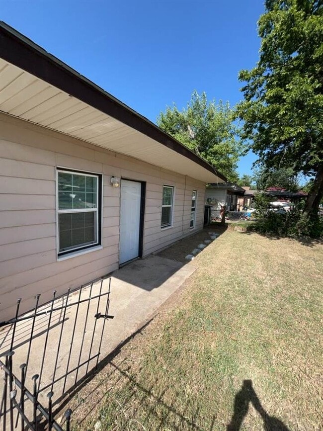Building Photo - 1308 NW Williams Ave