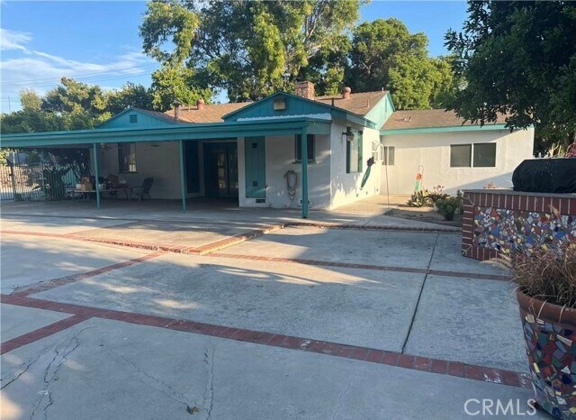 Building Photo - 8541 Orangewood Ave