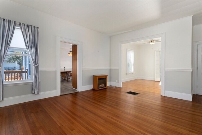 Building Photo - 128 Woburn St