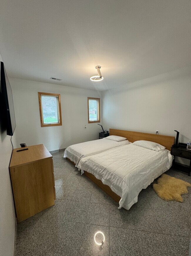 Building Photo - 3848 McDivitt Dr