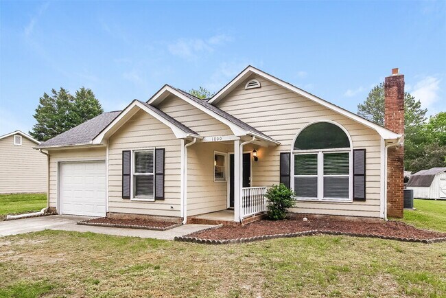 Building Photo - 1800 Hedgelawn Dr