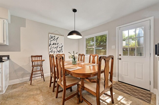 Building Photo - 9007 Jesse James Dr