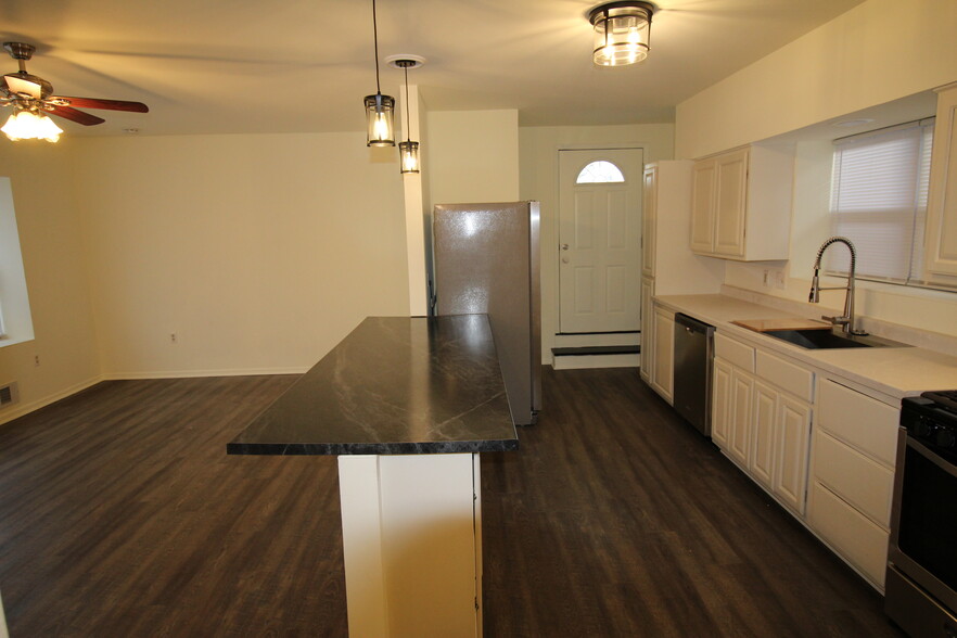 Galley style kitchen - 7219 W Walker St