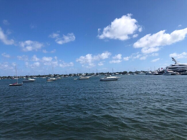 Building Photo - 4500 N Flagler Dr