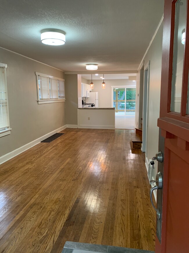 Building Photo - 14 E 73rd St