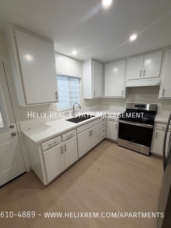 Building Photo - 1933 E Villa St