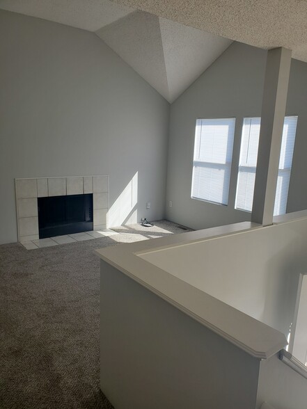 Building Photo - 3314 N Tracy Ave