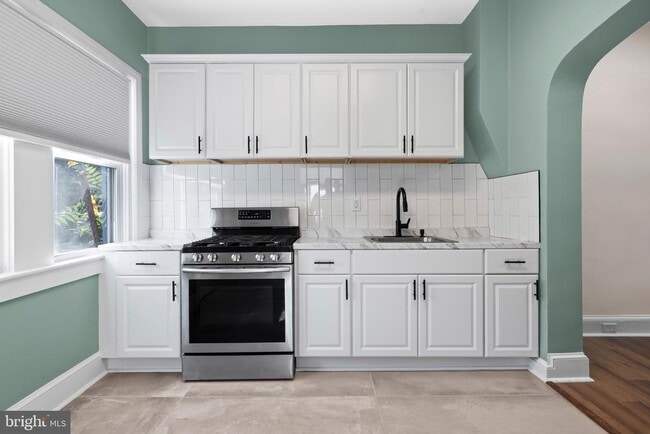 Building Photo - 2113 S Simpson St