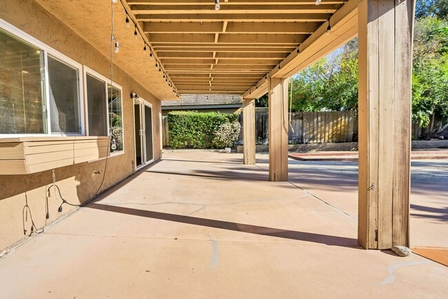 Building Photo - Beautiful single family home in Rancho Penasquitos! Available immediately!