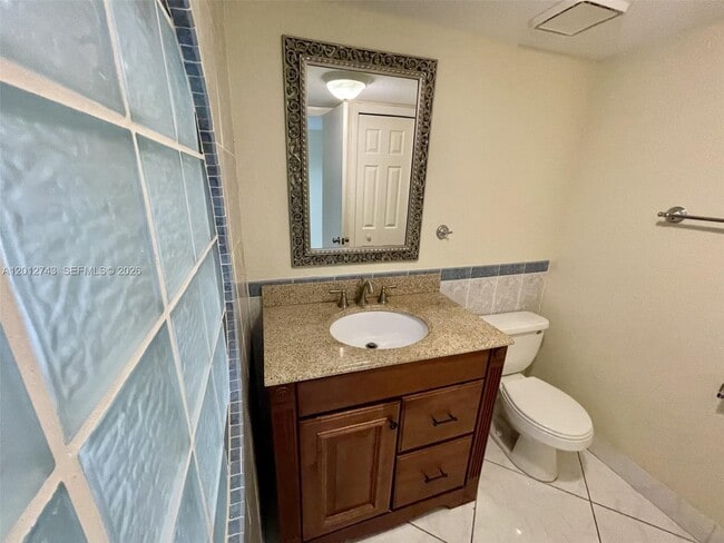 Building Photo - 491 Racquet Club Rd