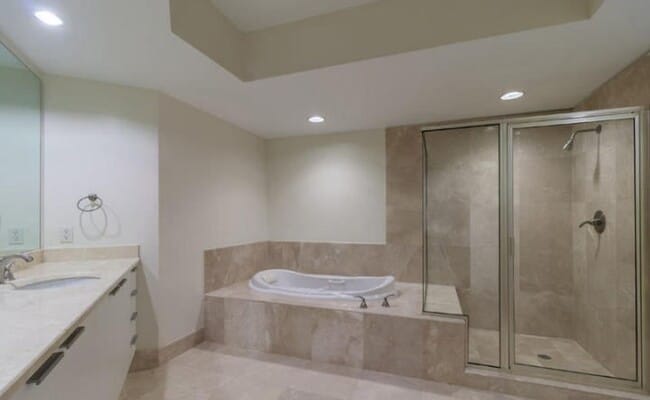 Building Photo - Direct riverfront 3 bedroom 3 bath