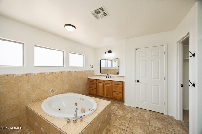 Building Photo - 18546 E Oak Hill Ln