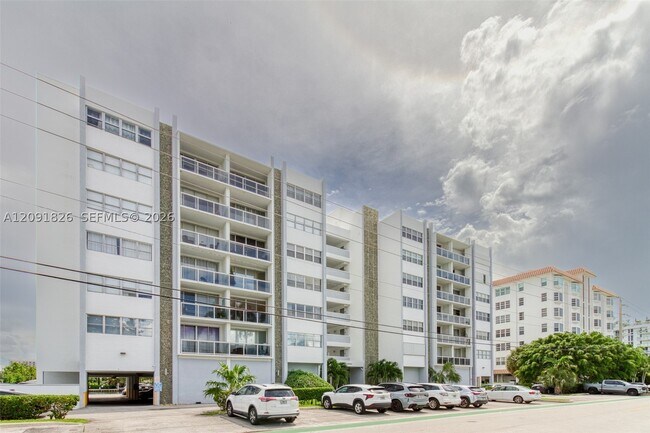Building Photo - 9381 E Bay Harbor Dr