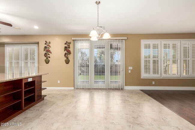 Building Photo - 6820 S 42nd Ln