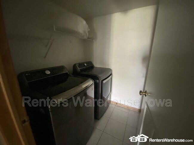 Building Photo - 2100 Meadow Chase Ln