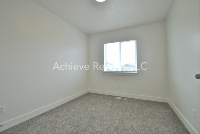 Building Photo - 1219 W 1870 S