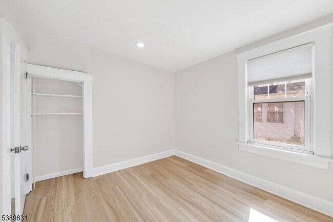 Building Photo - 317 Hawthorne Ave
