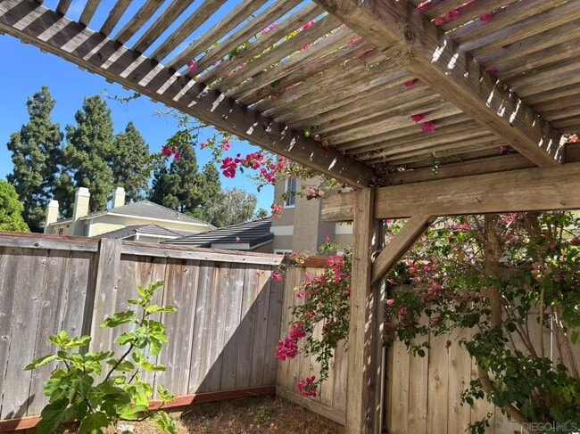 Building Photo - 3525 Caminito Carmel Landing