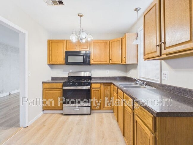 Building Photo - 3411 S Polk St