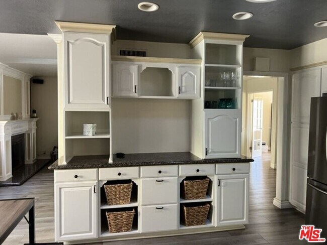 Building Photo - 729 Kenmore Cir