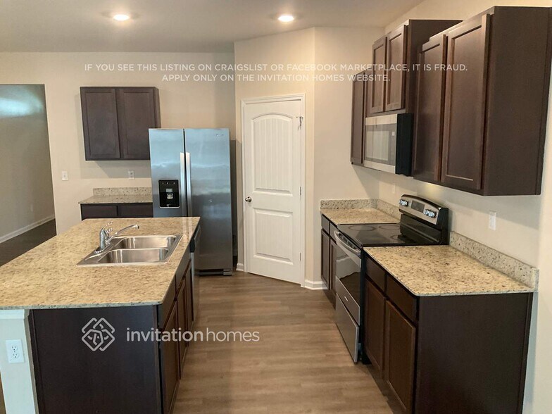 Building Photo - 919 Lilfield Ln