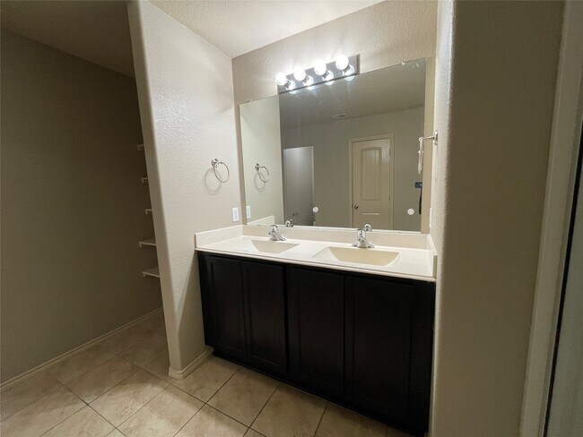 Building Photo - 7203 Basque Country Dr