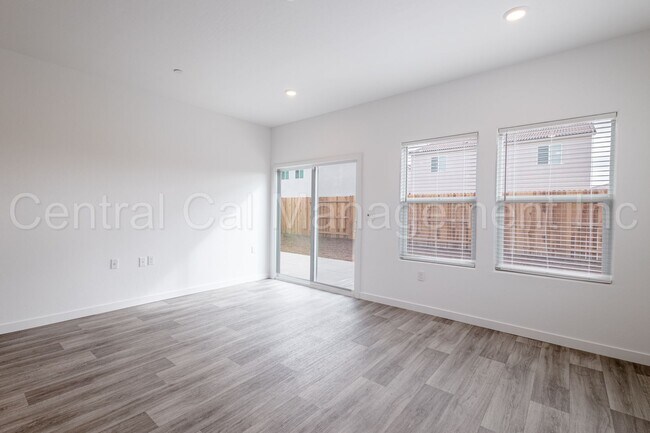 Building Photo - 4 Bedroom/2 Bath Home with Paid Solar in the Southwest - $2545 Per Month!