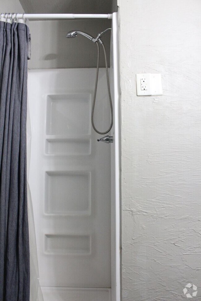 Building Photo - Spacious House for Rent in the Heart of Tu...