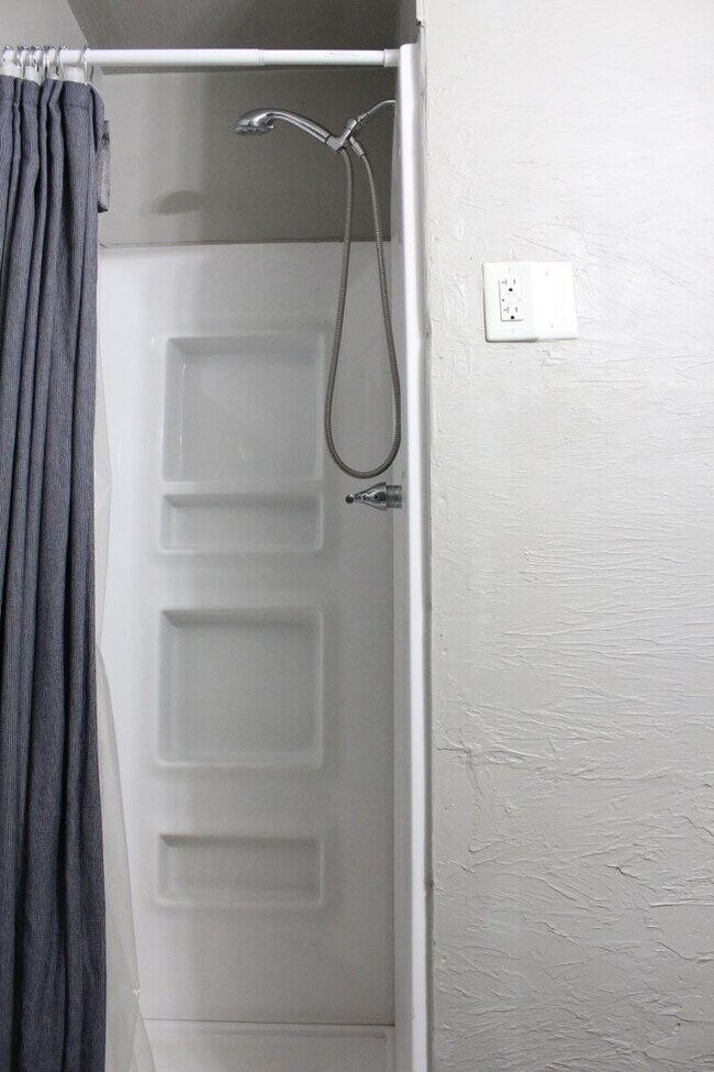 Building Photo - Spacious House for Rent in the Heart of Tu...