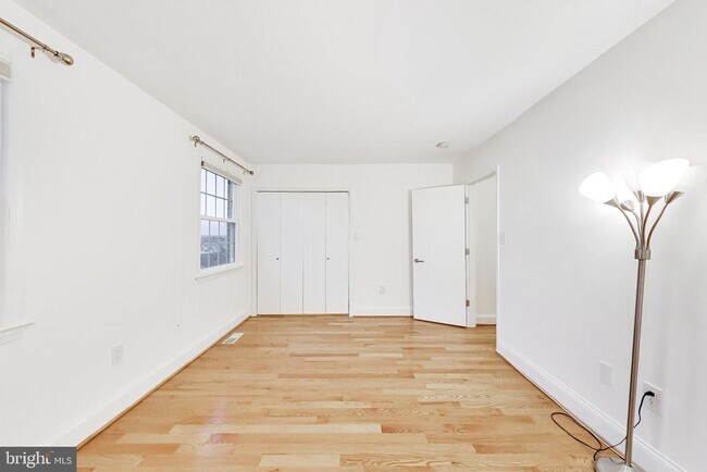 Building Photo - 1660 Beekman Pl NW