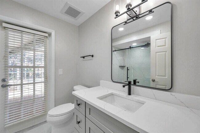 Building Photo - 8789 Maplewood Rd