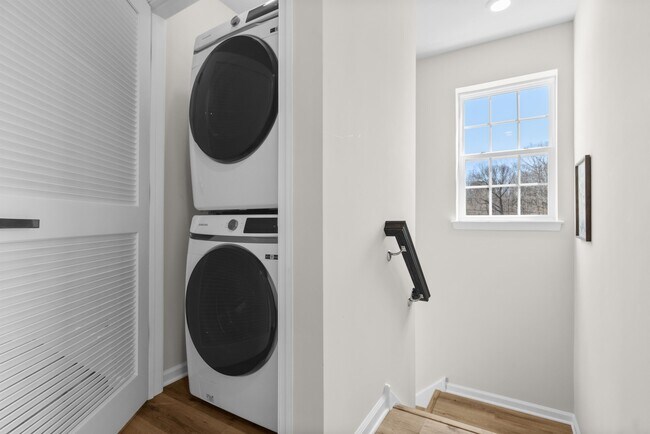 Building Photo - 996 Woodview Ct