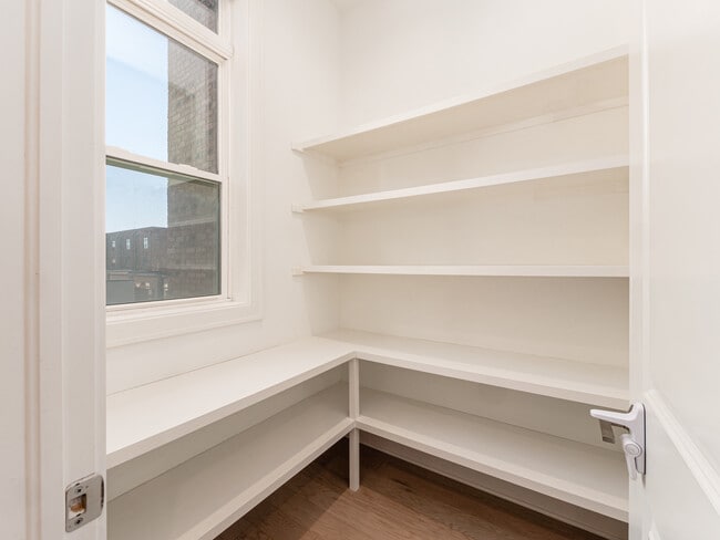 Building Photo - 766 N 6th St