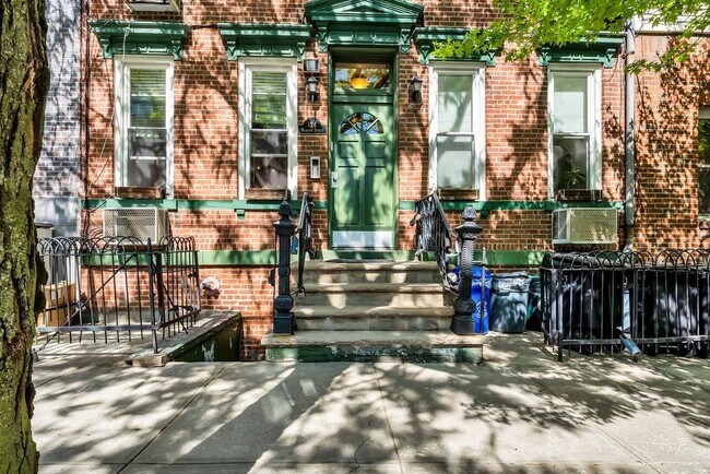 Building Photo - 124 Madison St