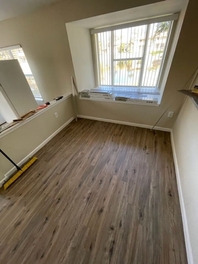 Building Photo - Palm Lakes Condominium