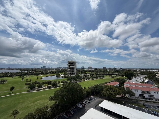 Building Photo - 2000 Presidential Way