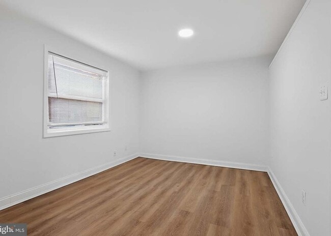 Building Photo - 3065 Patrick Henry Dr