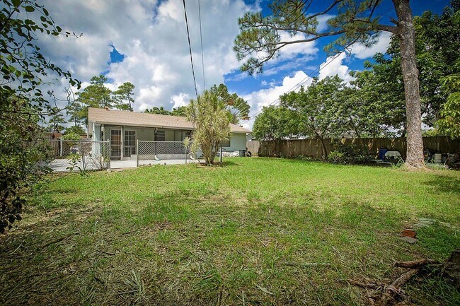 Building Photo - 2346 Caroma Ln