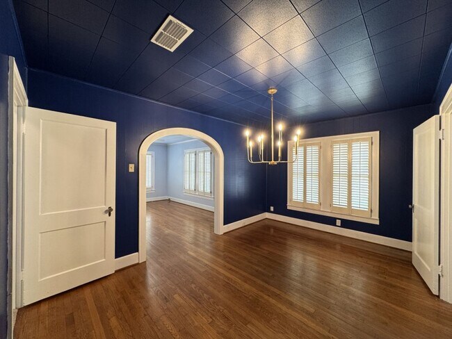 Building Photo - 704 W Power Ave